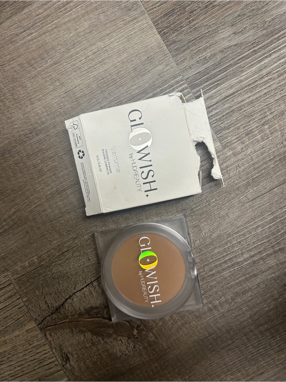 Huda Beauty glowish pressed powder